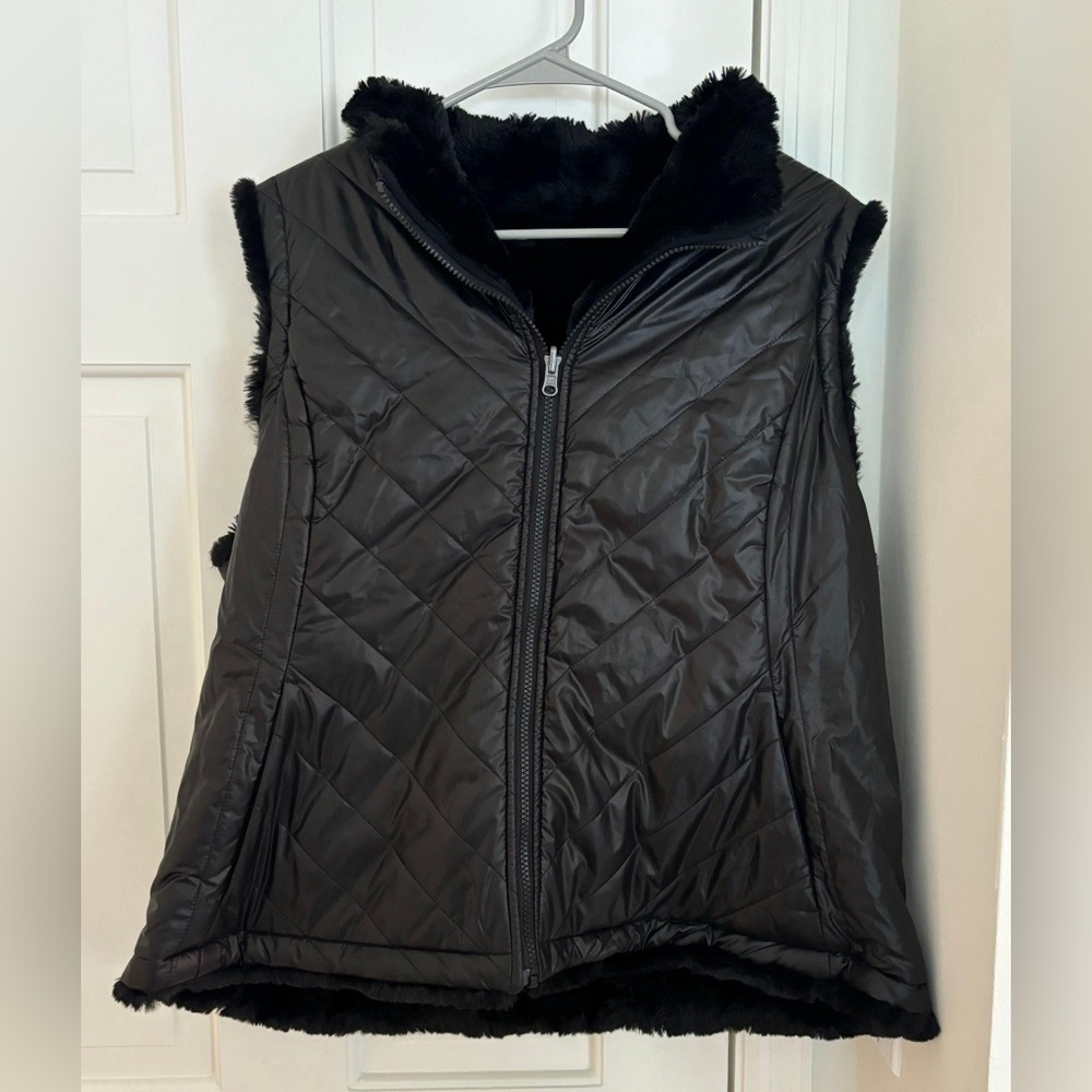 XL black reversible vest